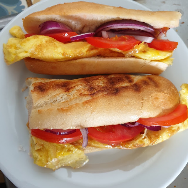 Egg Sandwich with Tomatoe and Onions