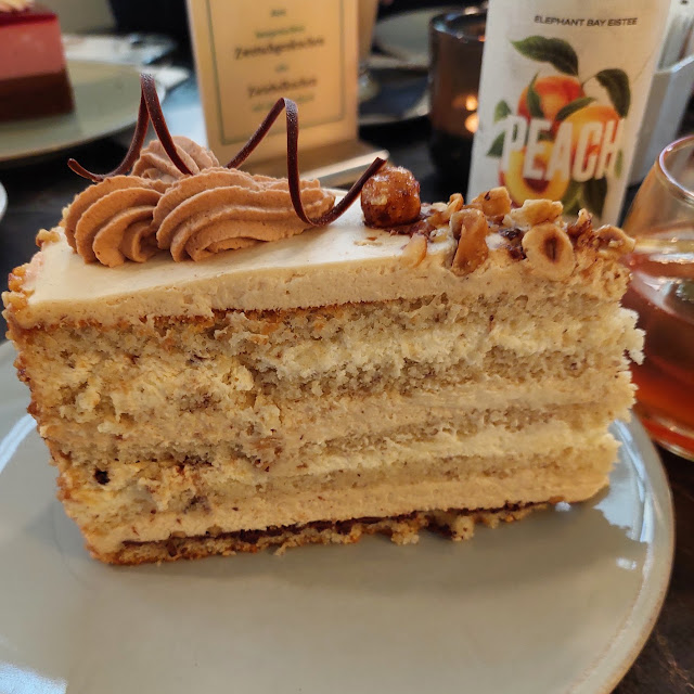 Haselnuss Torte