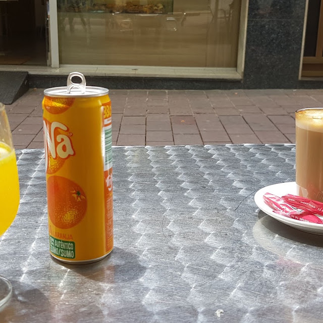Trina Naranja Y Cafe Con Leche