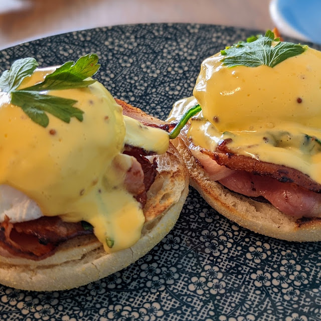 Eggs Benny with Crispy Bacon