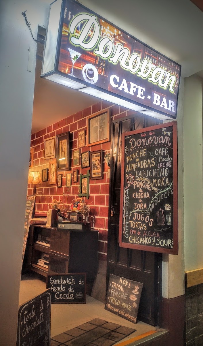 Donovan Café Bar menu board