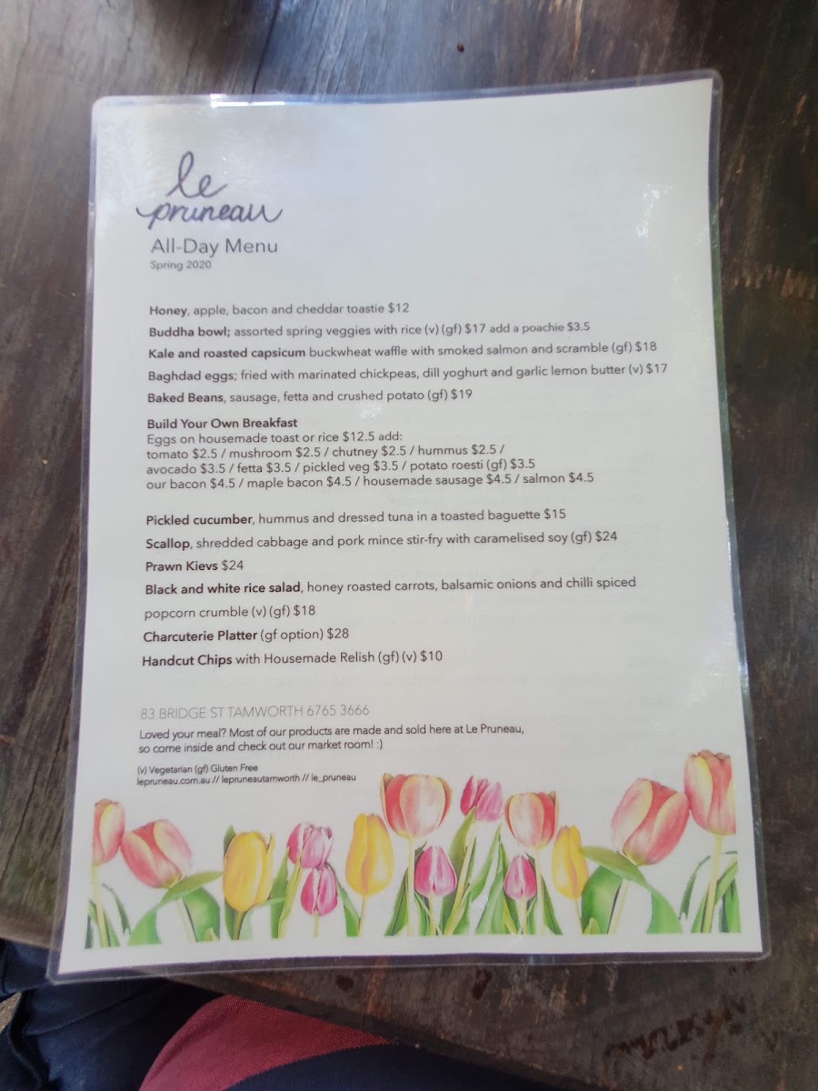 Le Pruneau menu board