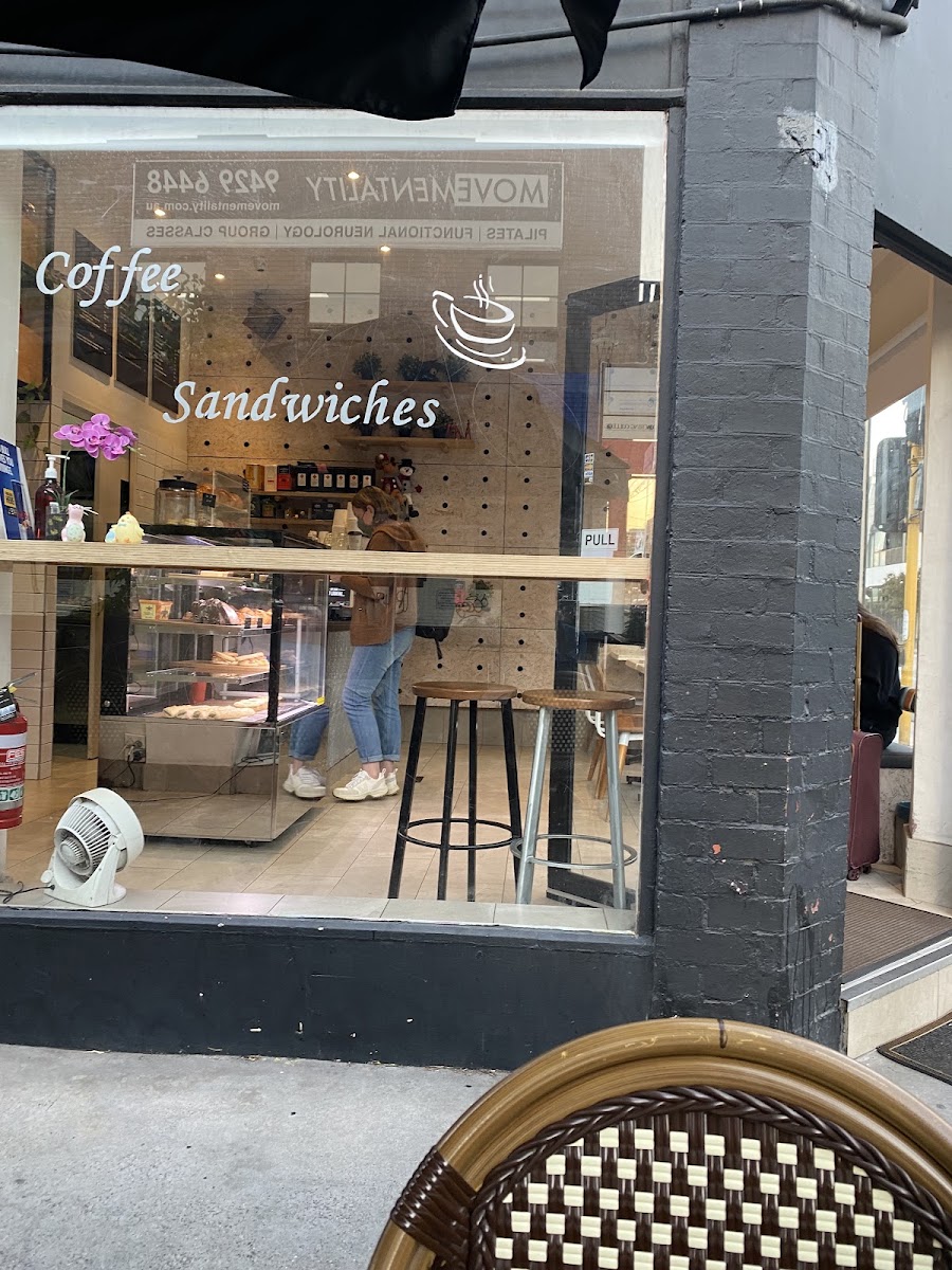 8 Layers Cafe