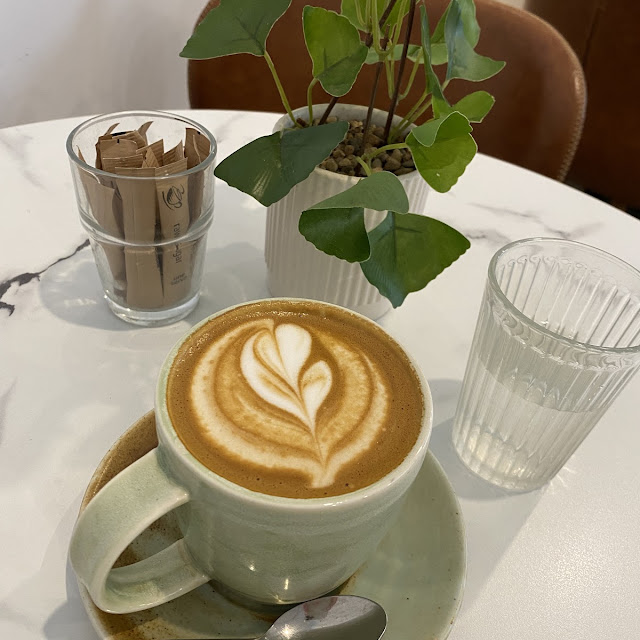 Large Almond Flat White