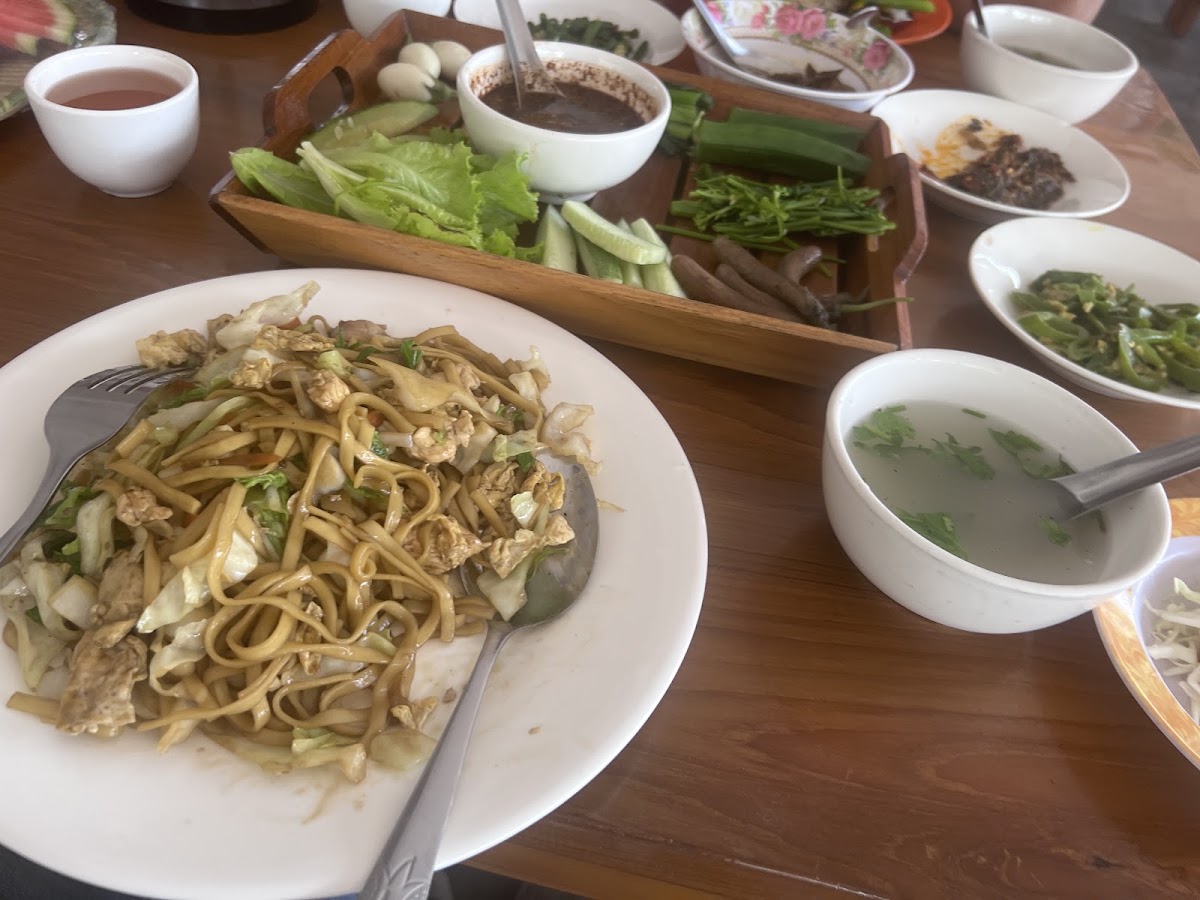 MINN THAR GYI (Tea Shop)