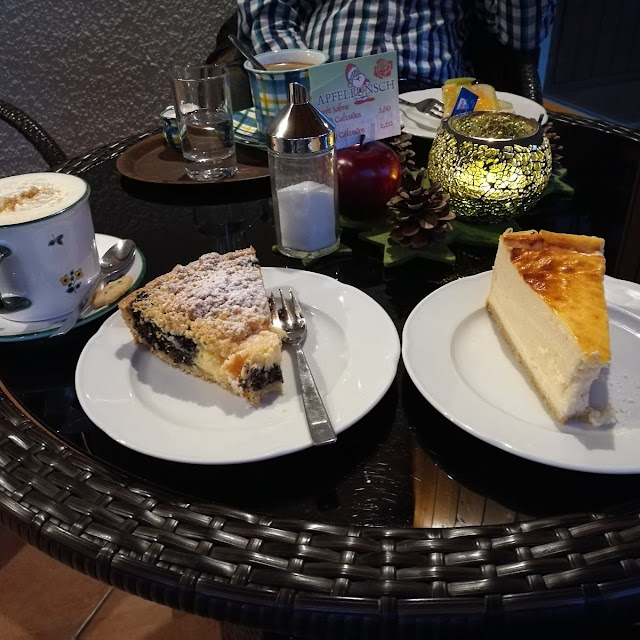 Mohnstreuselkuchen Und Käsekuchen