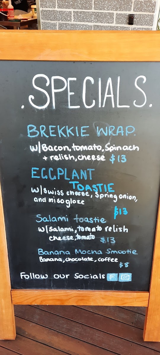 Harry and Lola's menu board