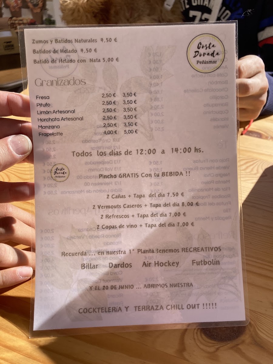 Cafeteria Costa Dorada menu board