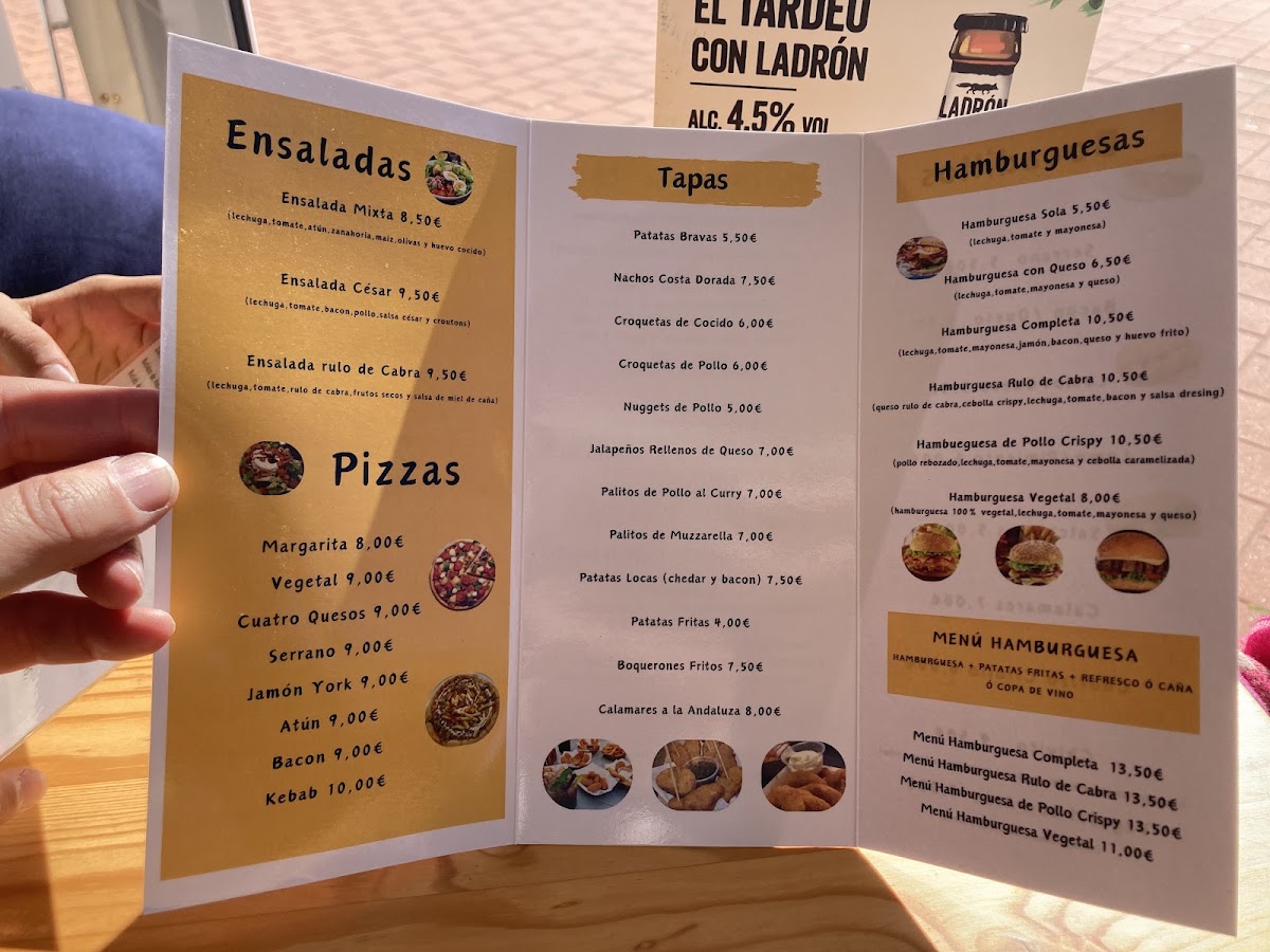 Cafeteria Costa Dorada menu board