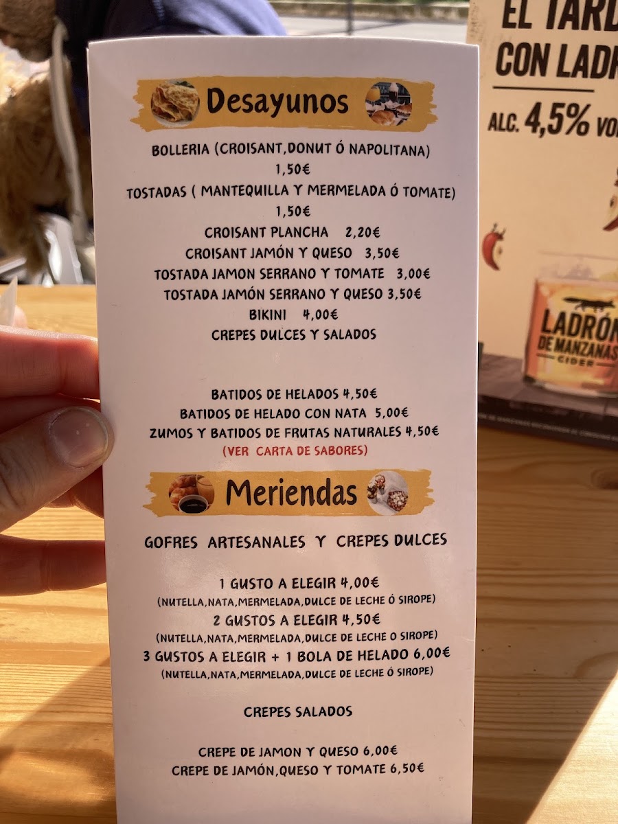Cafeteria Costa Dorada menu board