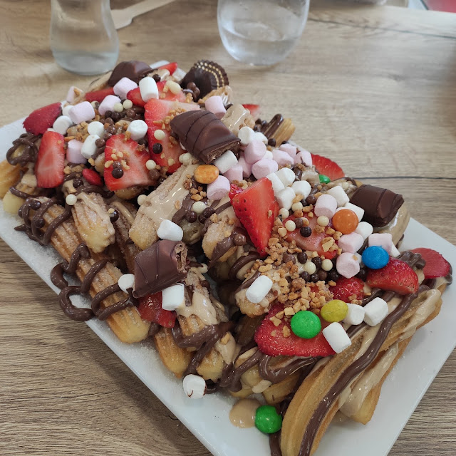 Churros Com Chocolate Quente