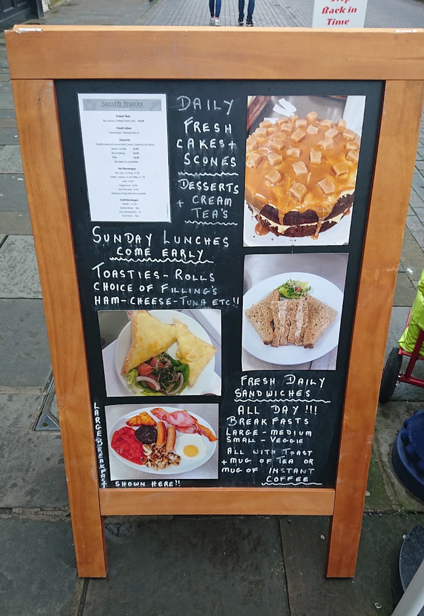 Sarah's Snakks menu board