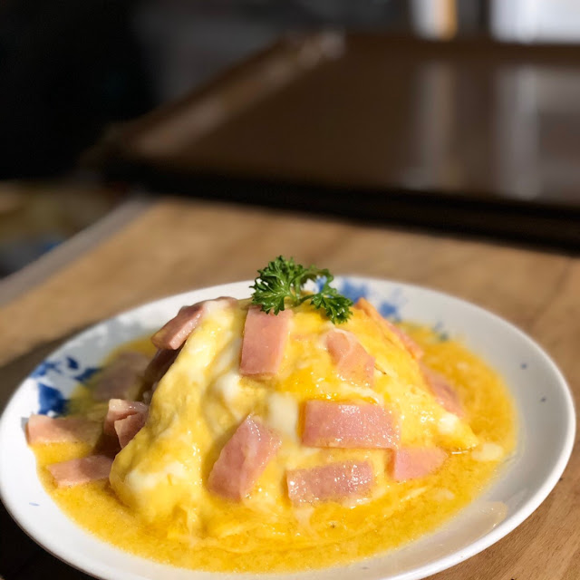 Creamy Omelet with Ham on Rice