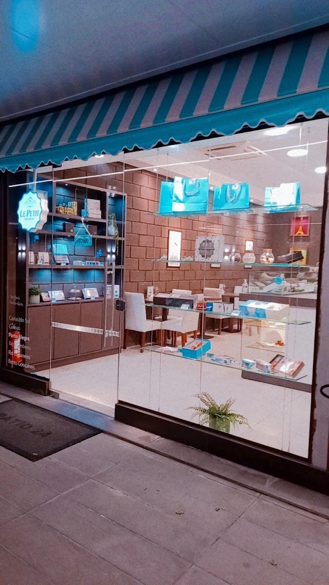 Le Petit Macarons Boutique