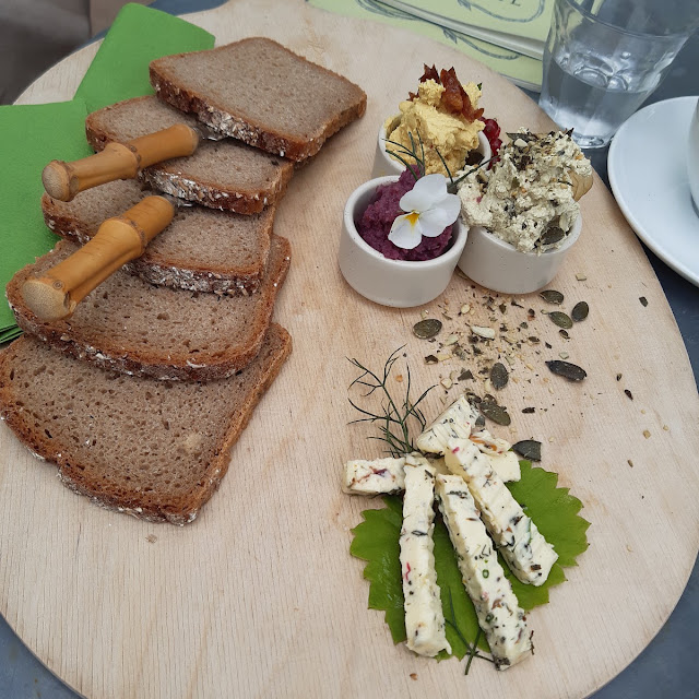 Aufstrich Vegetarisch Mit Frischem Brot