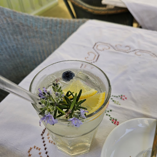 Selbst Ägemaczte Holunderblütenlimonade