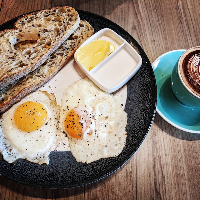 Eggs on Toast with Tomato Fried Eggs