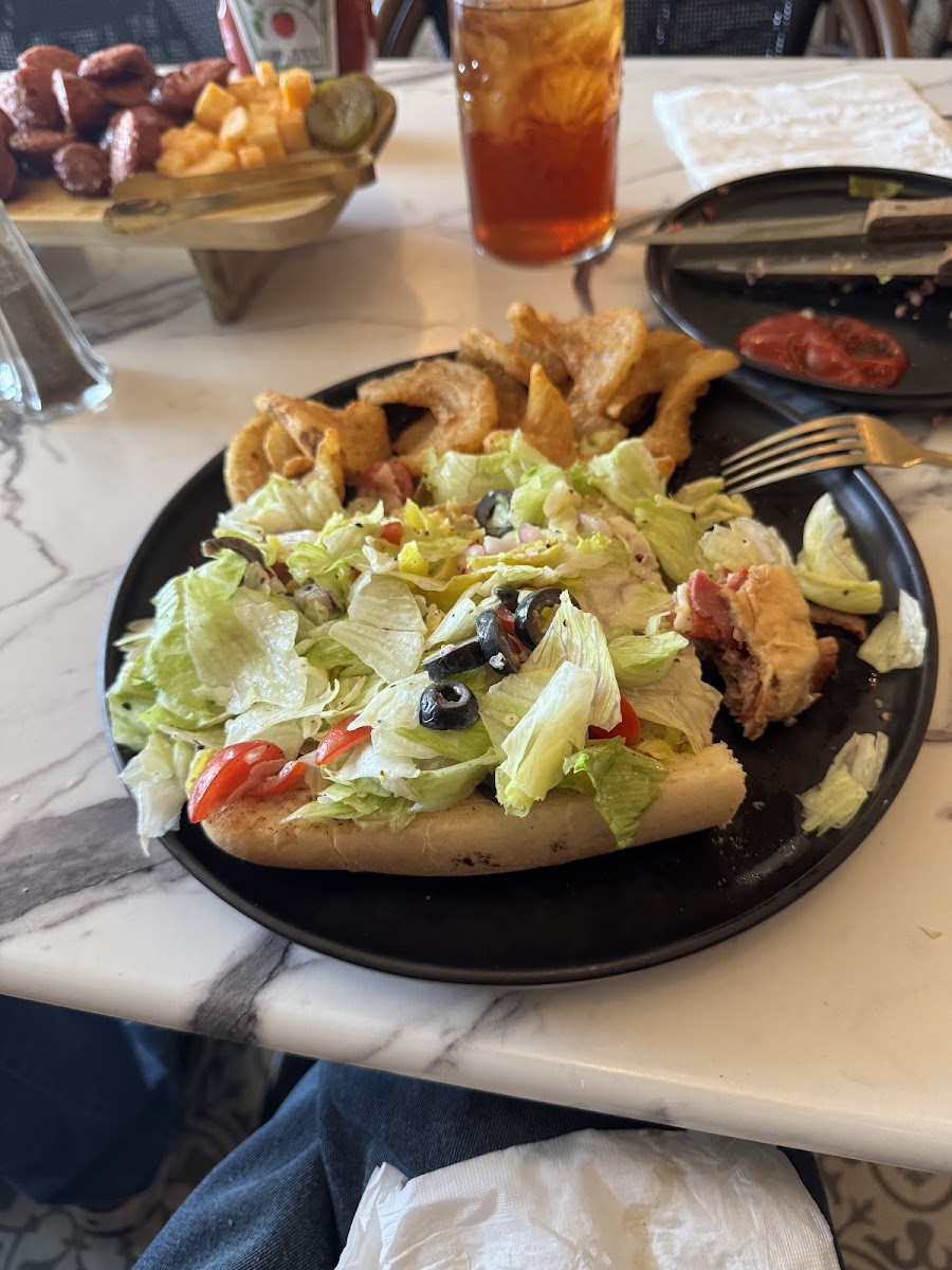Mimi’s Market and Royal Café