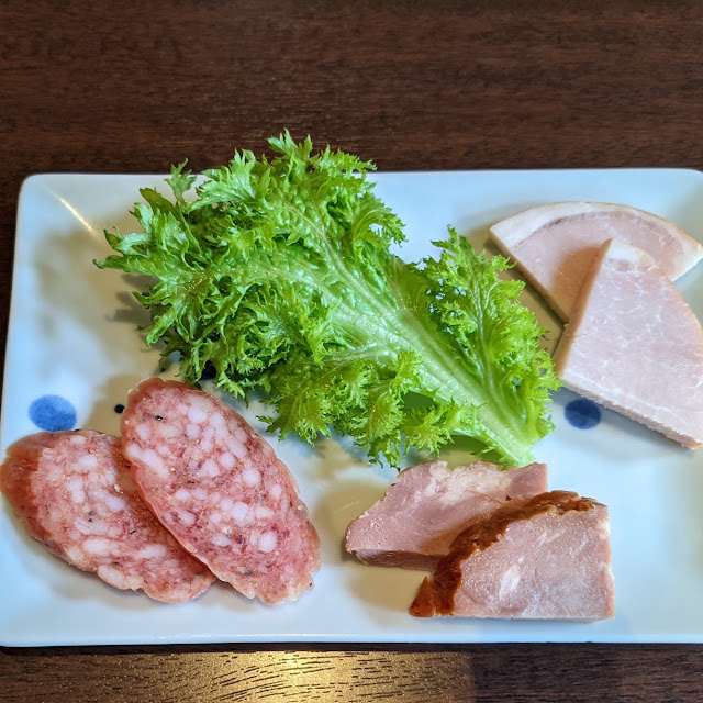 サラミとハムの盛り合わせ
