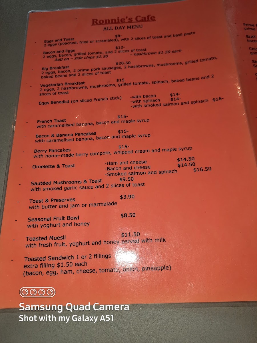 Ronnie's Cafe menu board