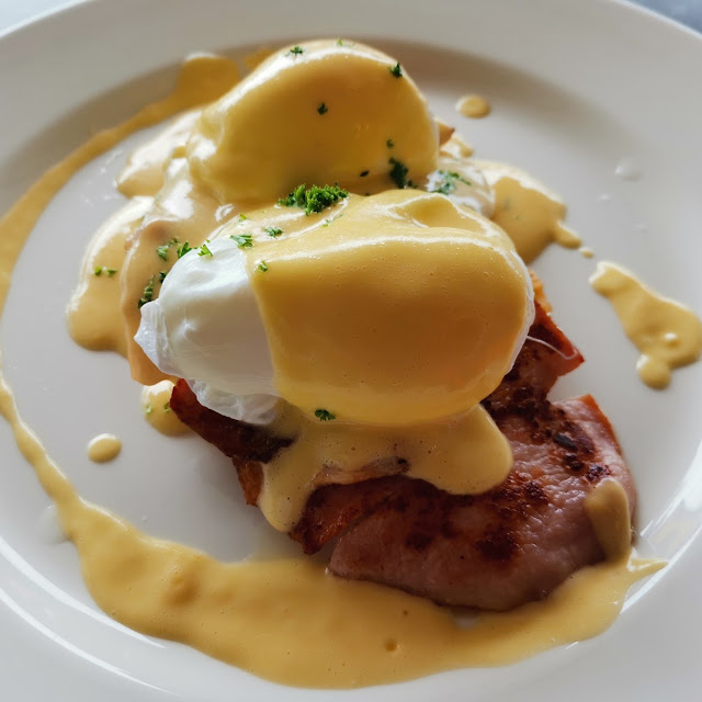 Bacon Eggs Benedict