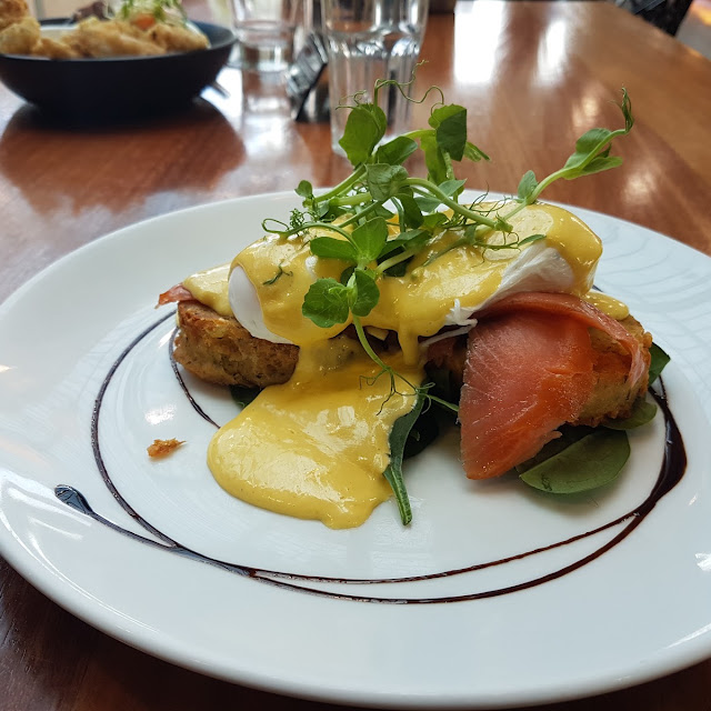 Eggs Florentine with Salmon
