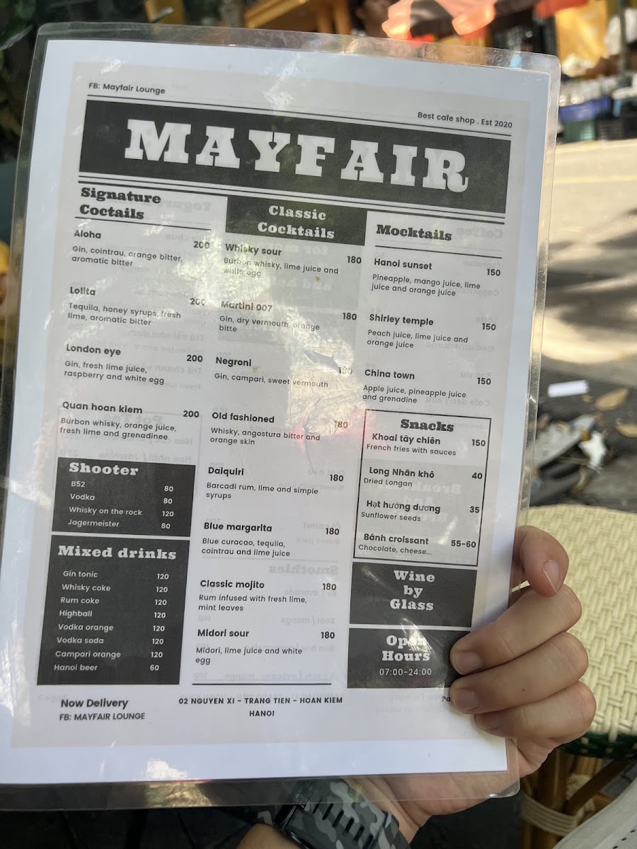 Cafe de Mayfair menu board