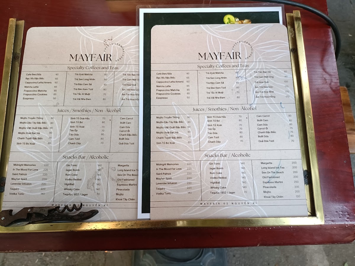 Cafe de Mayfair menu board