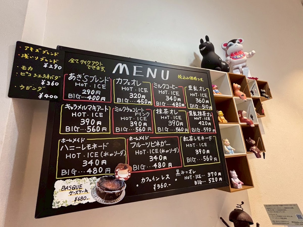 Aki’s Café menu board