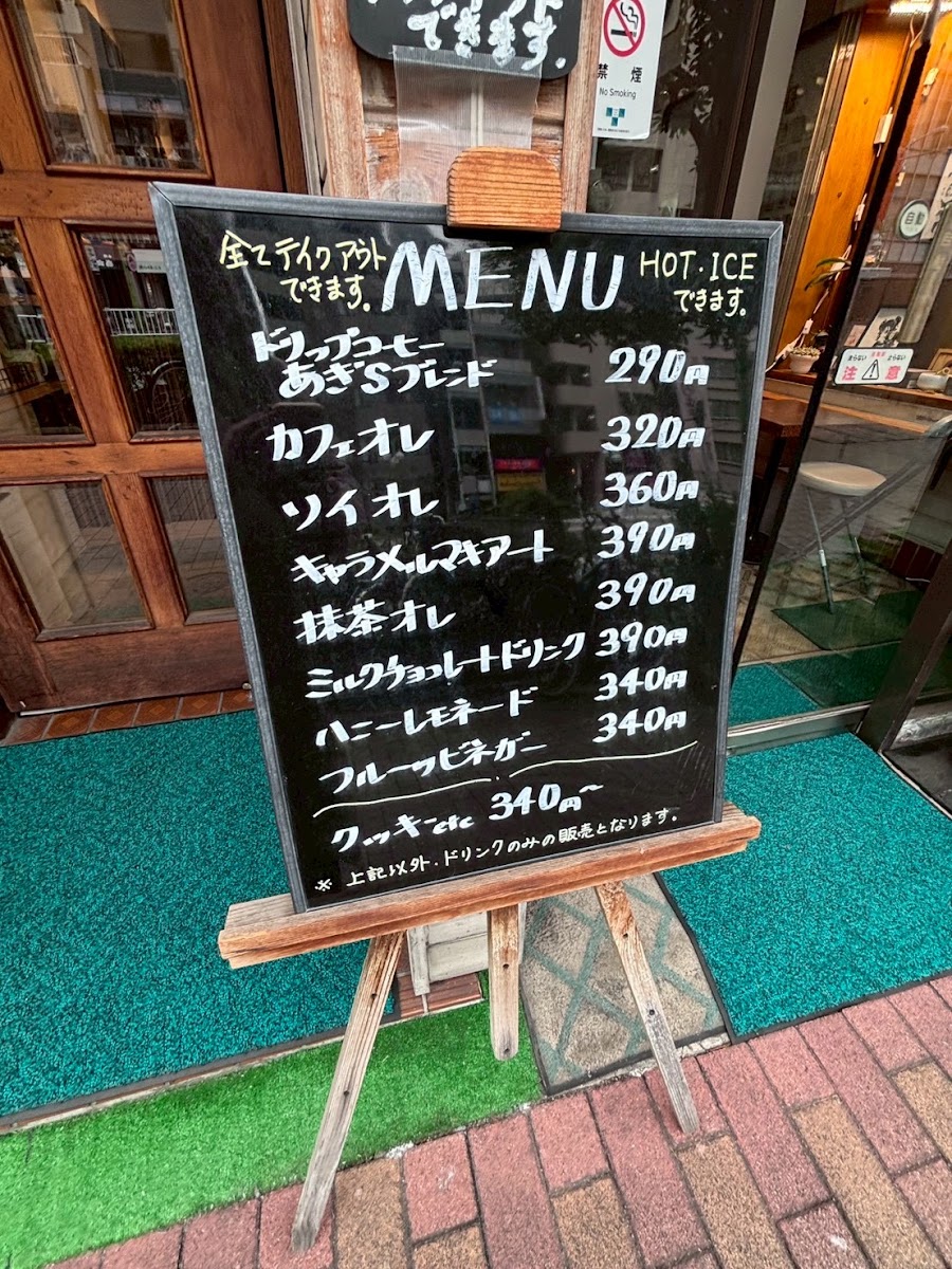 Aki’s Café menu board