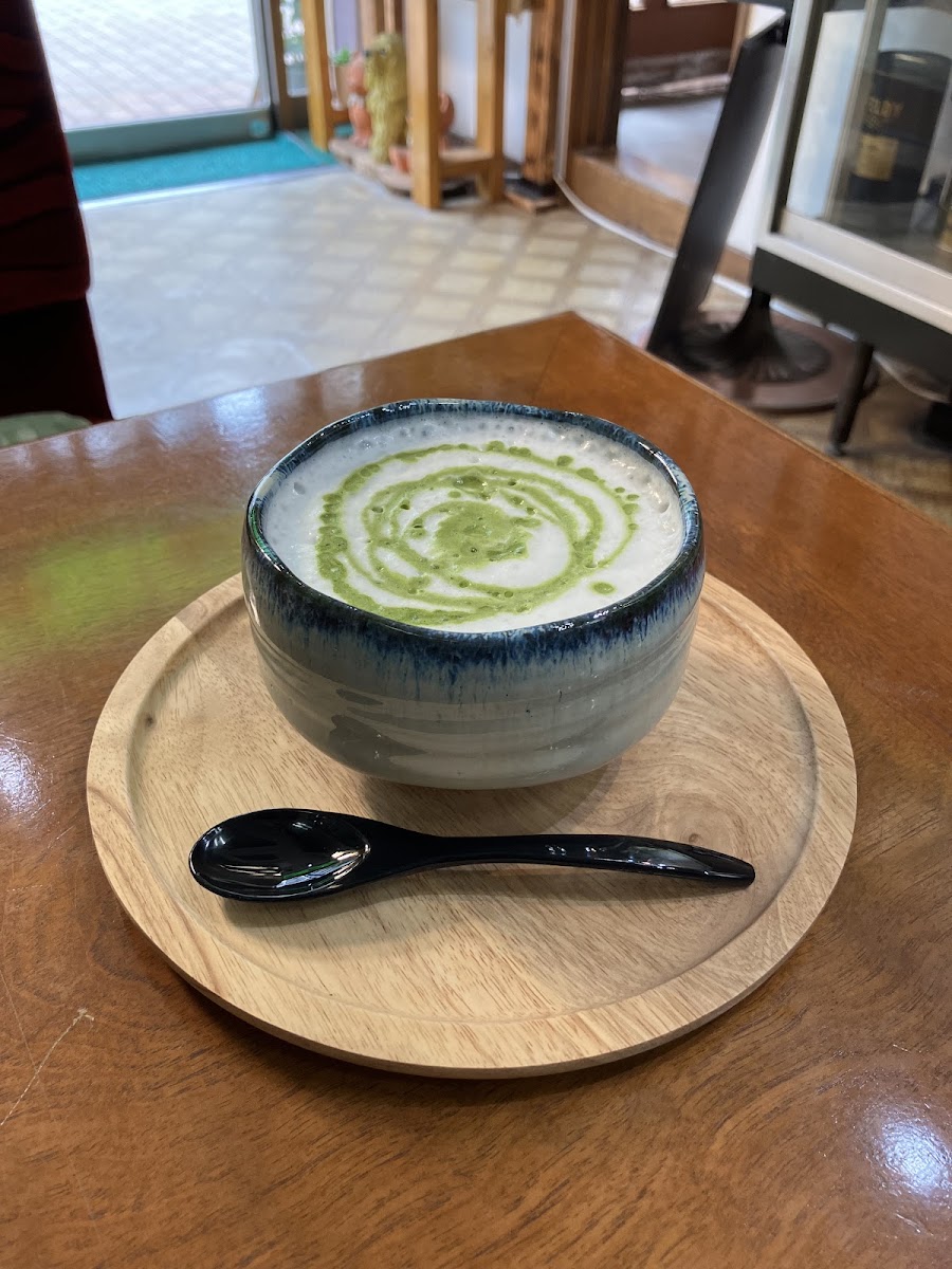 Aki’s Café