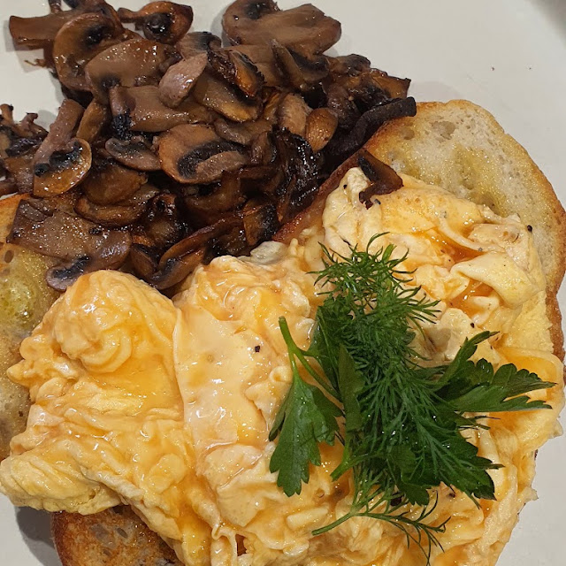 Scrambled Eggs with Mushrooms