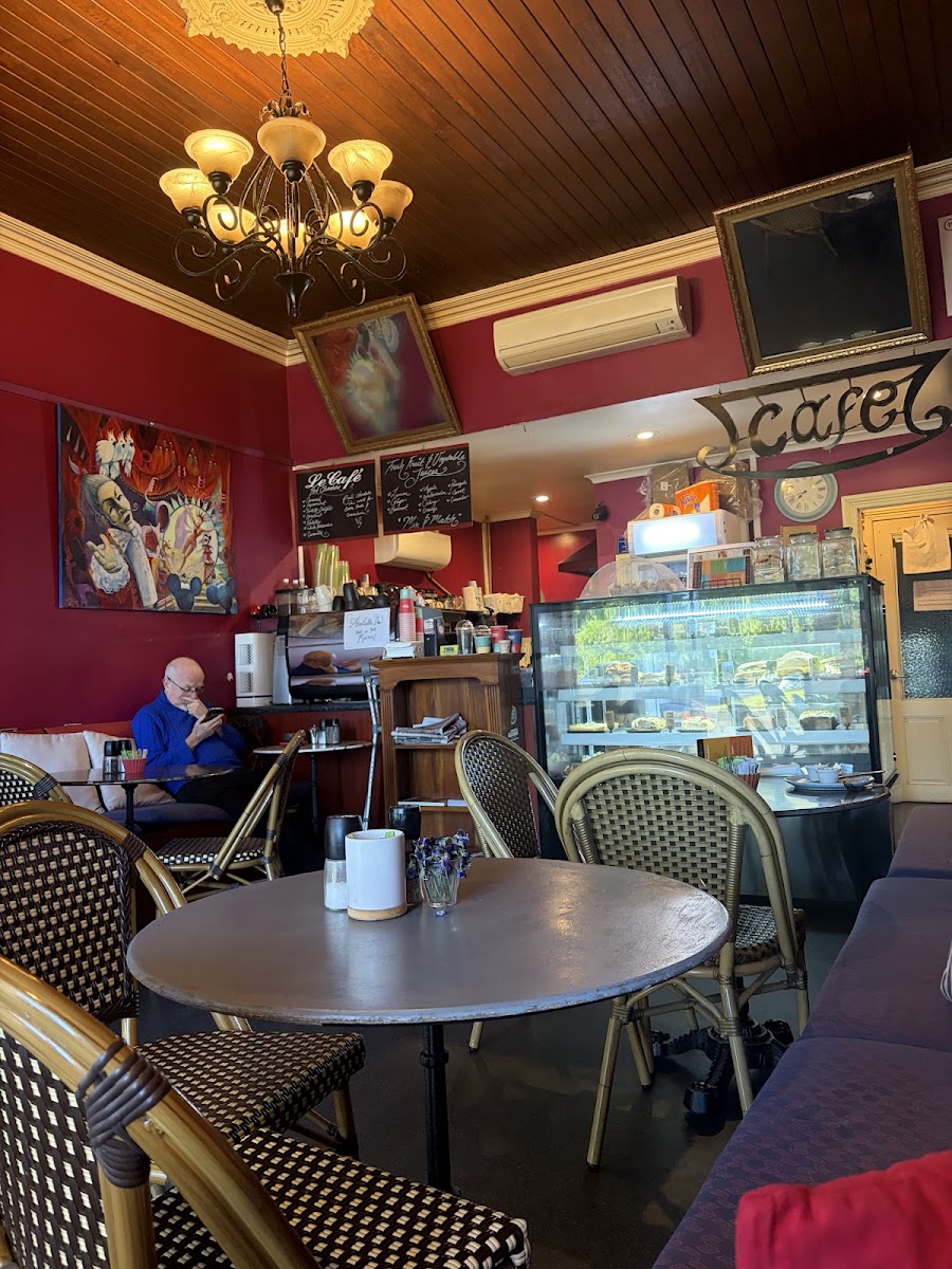 Le Cafe on St George