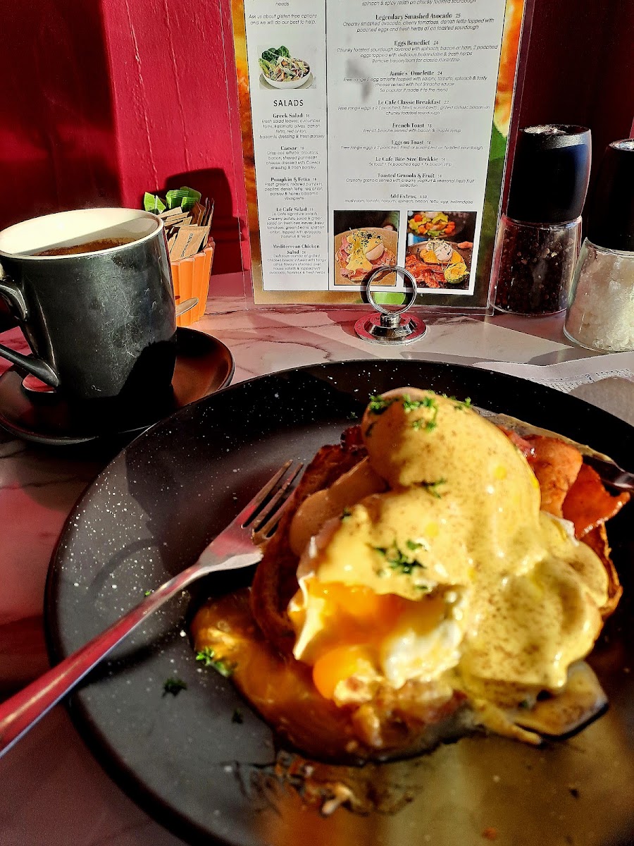 Le Cafe on St George
