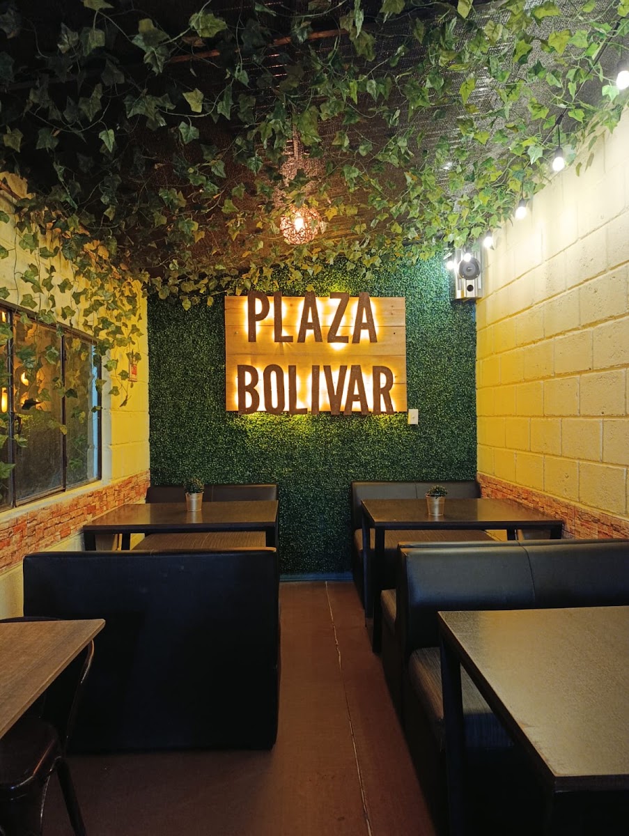 PLAZA BOLIVAR CAFE