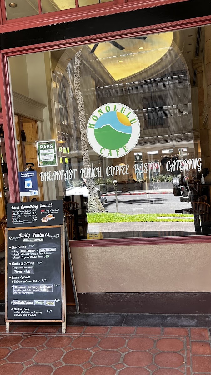 Honolulu Cafe menu board