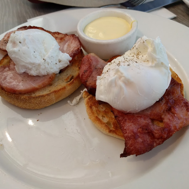 Eggs Benedict