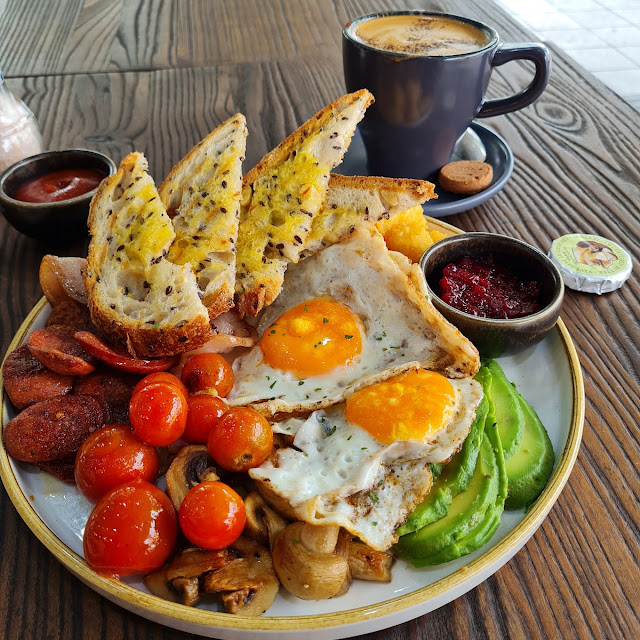 Noi's Big Breakfast