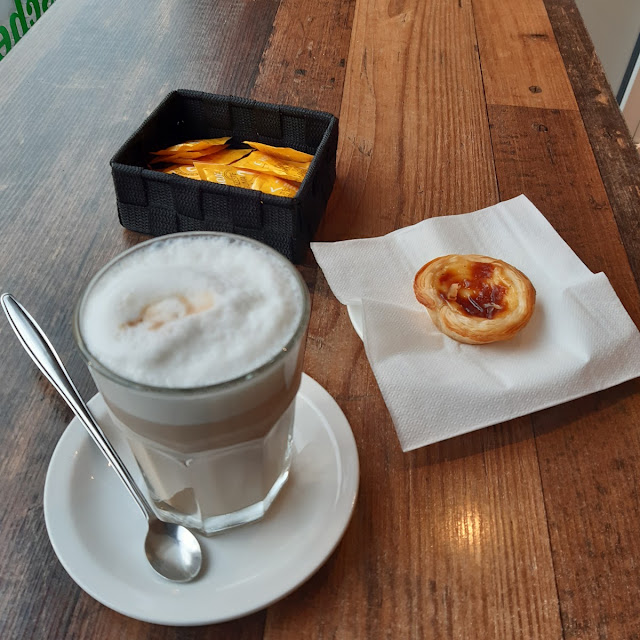 Galão Und Pastel De Nata