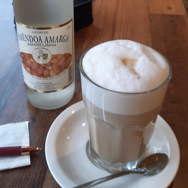 Cappuccino Und Mandellikör