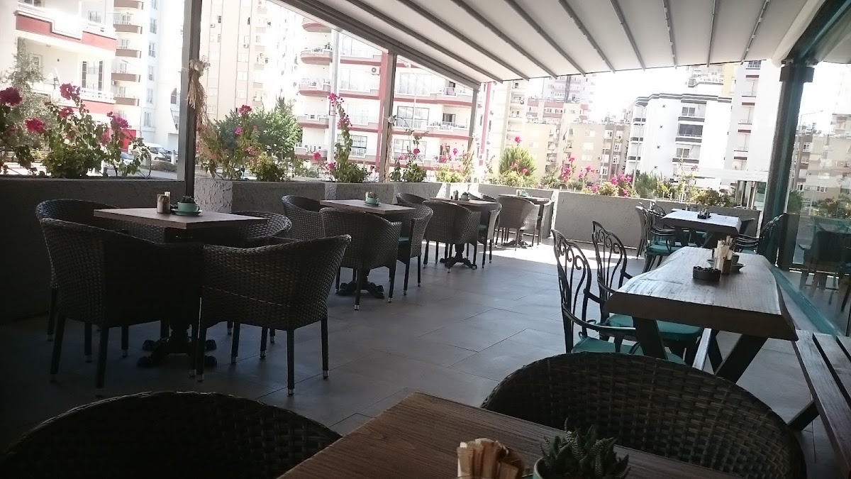 40 Fincan Kahve Ve Kuruyemiş