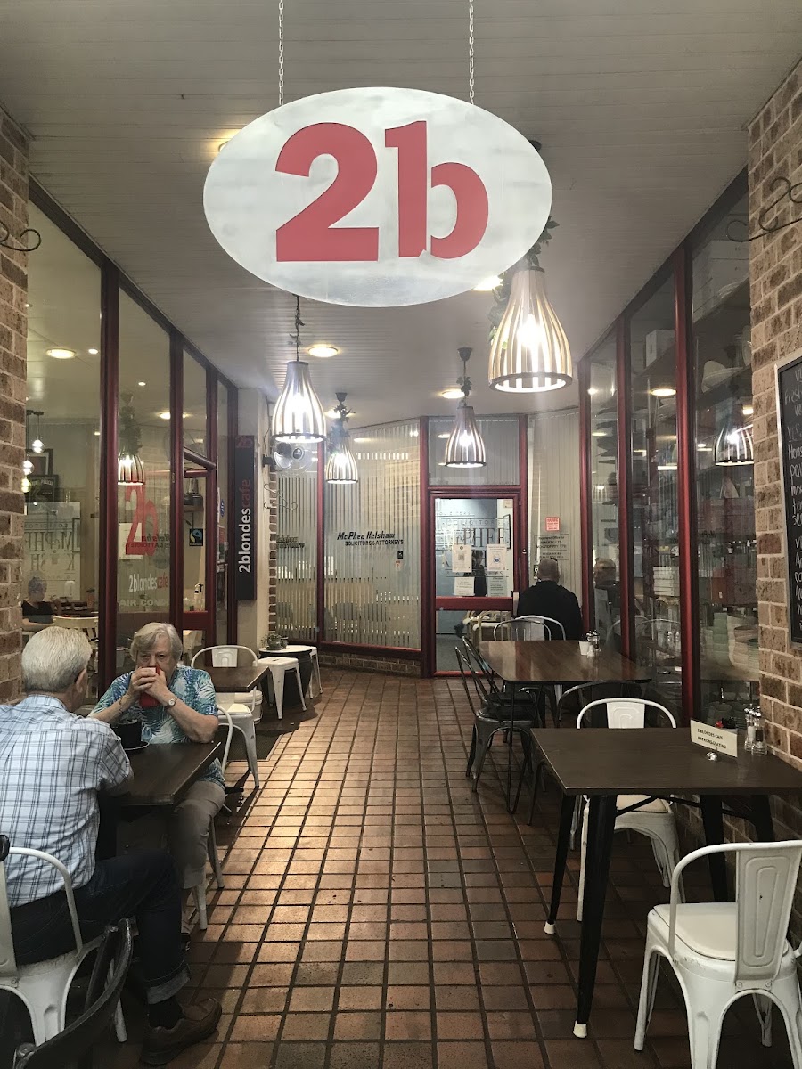 2 Blondes Cafe