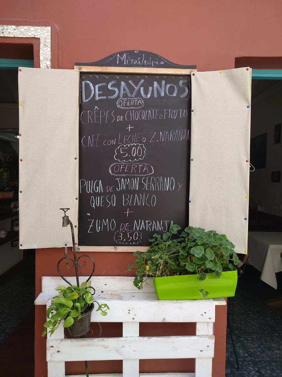 Resturante el Tropico menu board