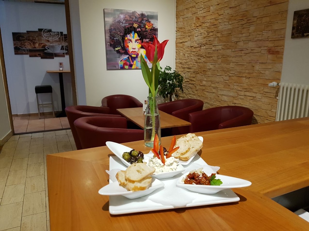 S7 Cafe Art & Co