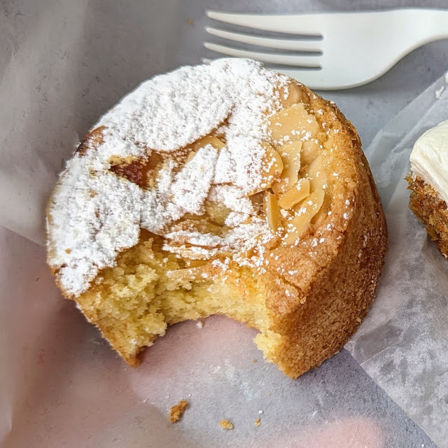 Almond Cake with Lemon Curd