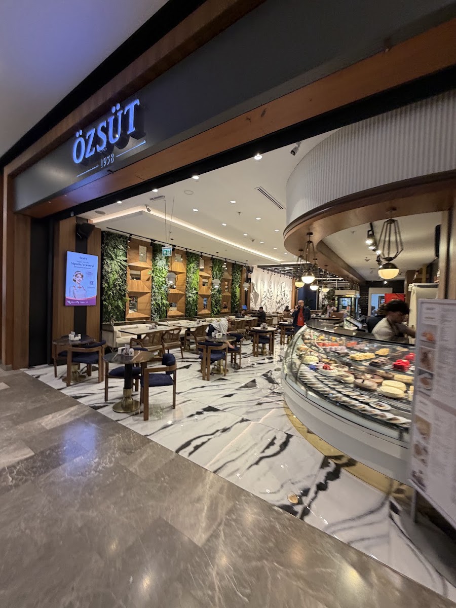 ÖZSÜT Piazza Avym