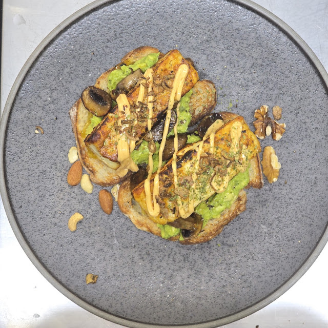Smashed Avo & Roasted Mushroom