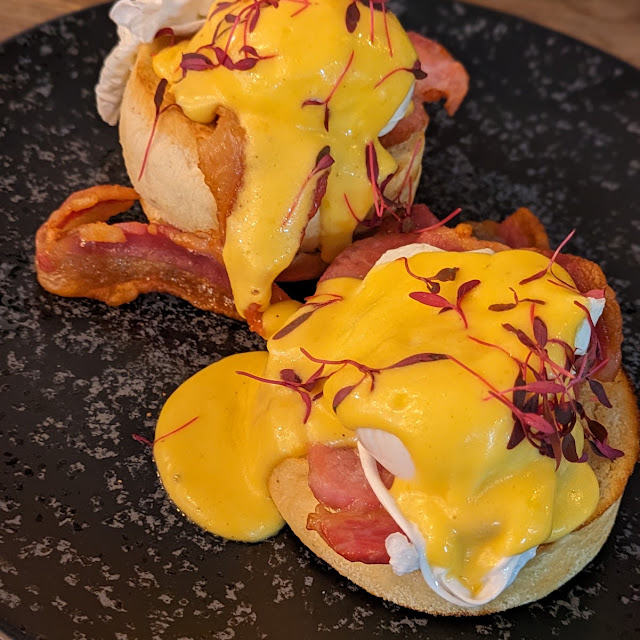 Eggs Benedict
