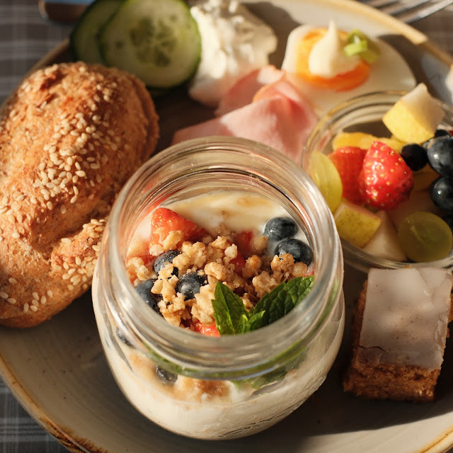 Overnight Oats Obst Brötchen