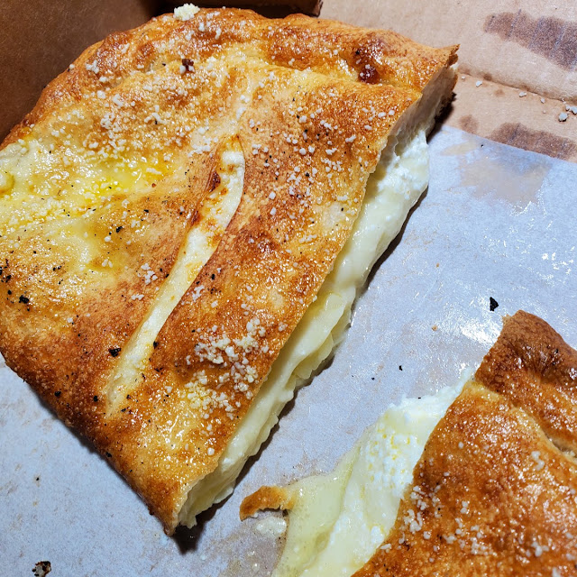 Calzone 3 Cheese